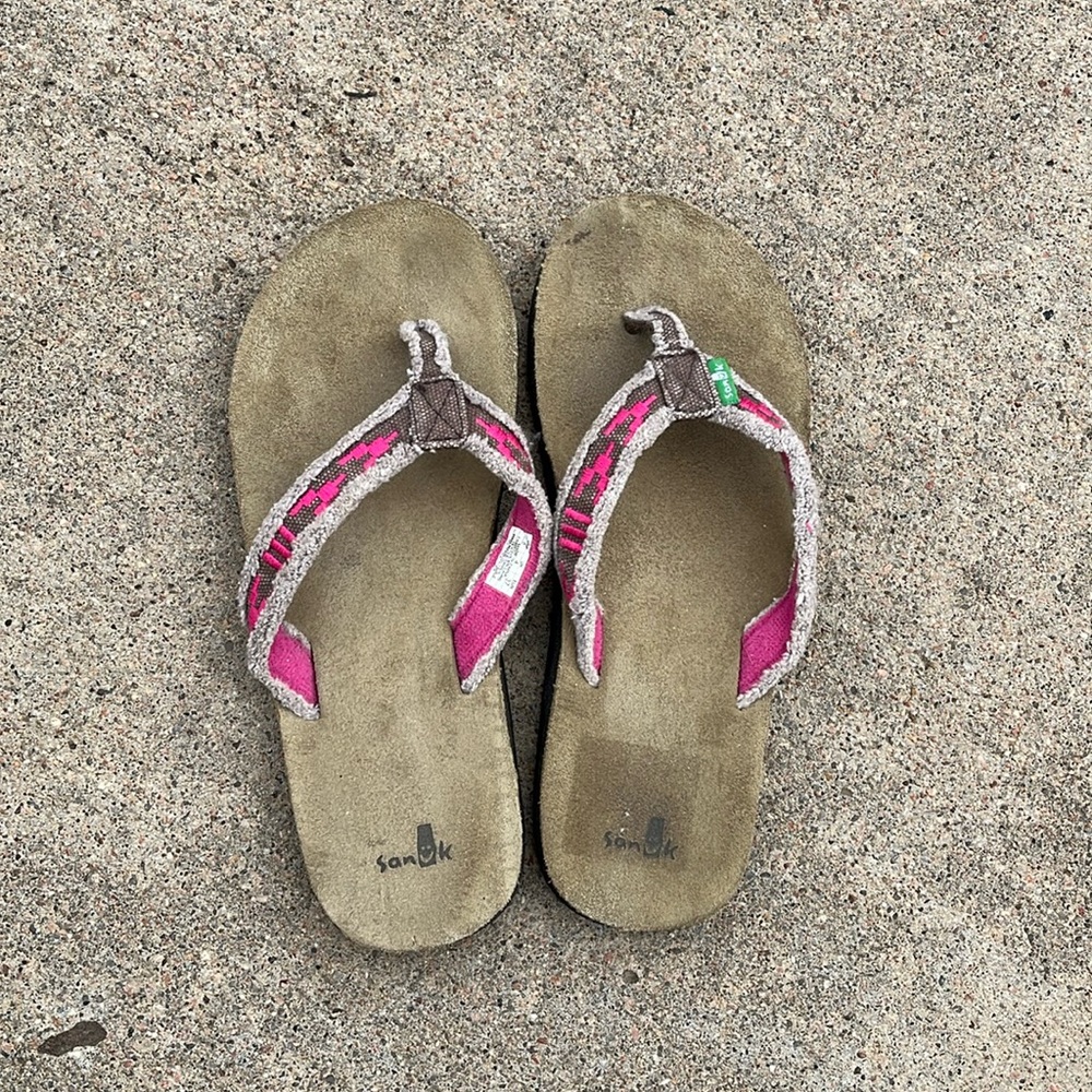 Women’s Sanuk flip flops size 6